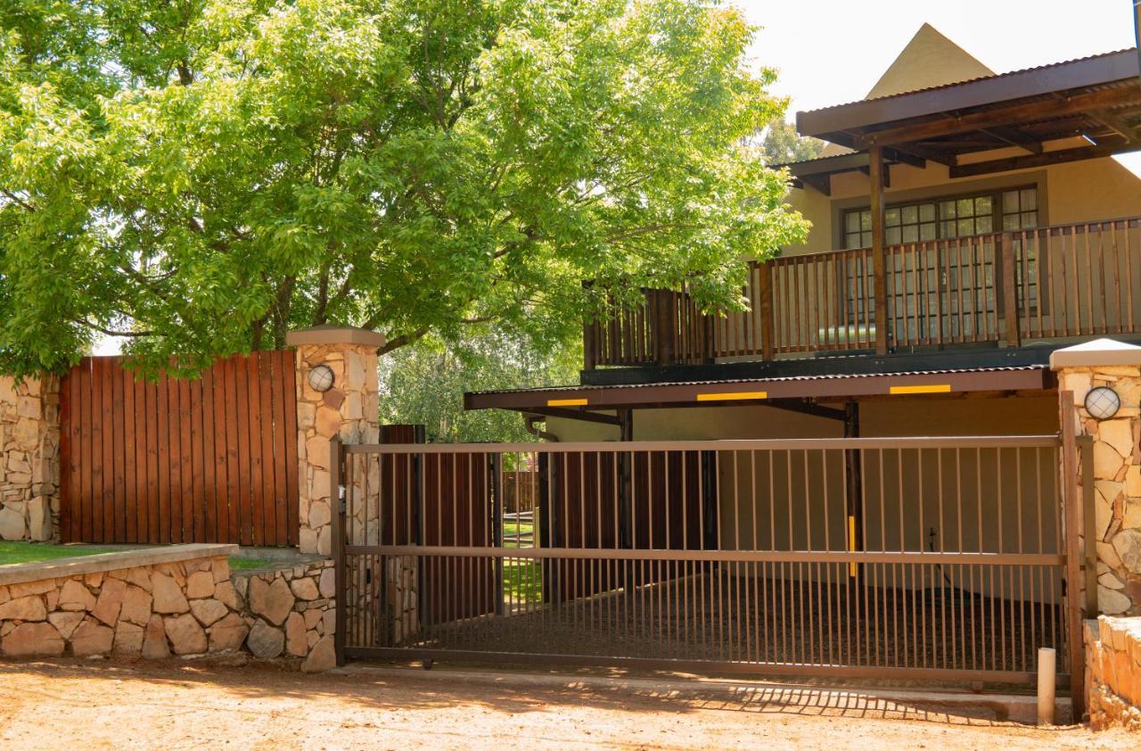 Camdeboo Place Dullstroom Extérieur photo