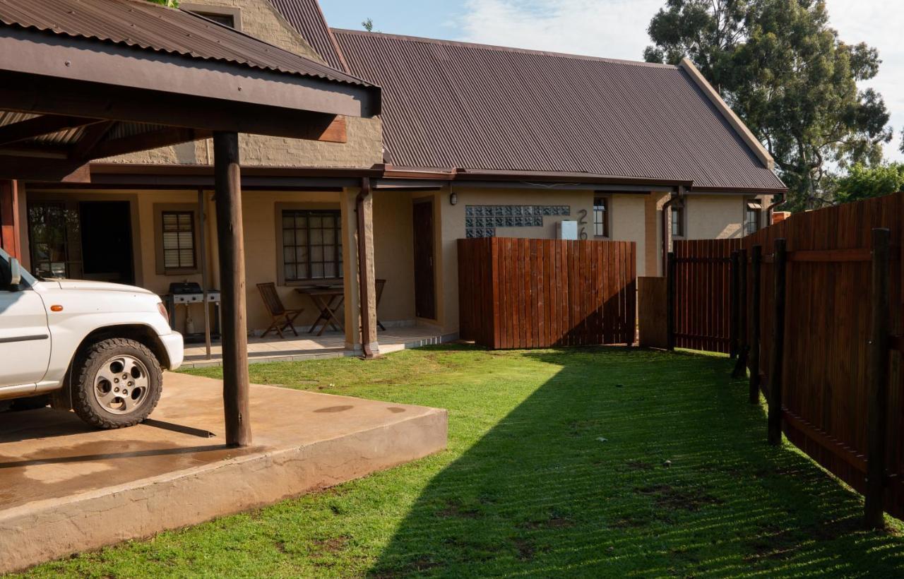 Camdeboo Place Dullstroom Extérieur photo